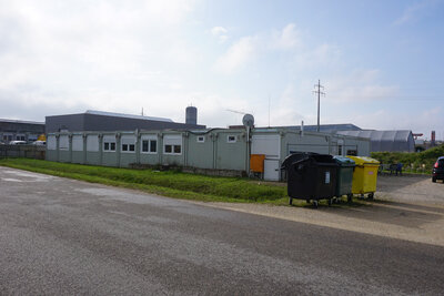 In unmittelbarer Nähe zu der bereits betriebenen Containerunterkunft wird im Gewerbegebiet Preith eine Erstaufnahmeeinrichtung für Asylbewerber und Kriegsflüchtlinge entstehen.