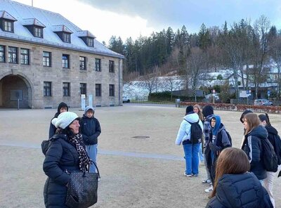 Besuch der achten Klasse  im Konzentrationslager Flossenbürg