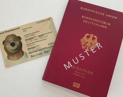 Muster-Reisepass und -Ausweis