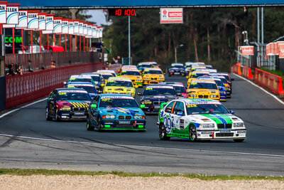 DMV BMW 318ti Cup startet auf dem Circuit Zolder (Bild vergrößern)