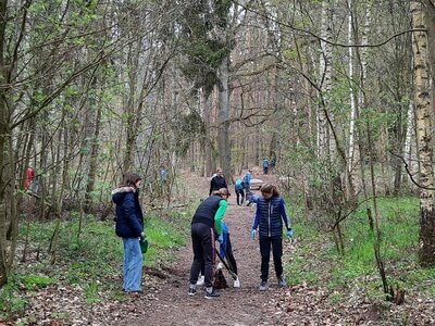 Meldung: Laufgruppe putzt den Stadtwald - mit Bildungsanteil!