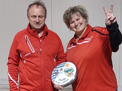 Eirka Schwenderling und Freddy Plachta steigen in die Bezirksoberliga auf.