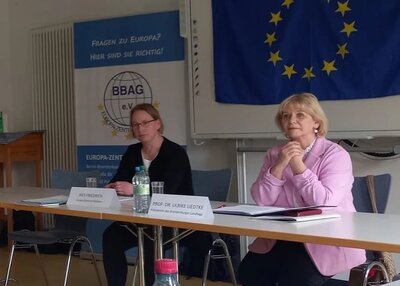 Austausch des Forum EuropaBrandenburg mit Landtagspräsidentin Prof. Dr. Ulrike Liedtke (Bild vergrößern)