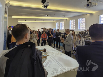 Eine Gruppe aus dem Madsack-Führungskräfteseminar besuchte Pritzwalk. Unter anderem staunten die Gäste über die moderne Museumsfabrik. Foto: Beate Vogel