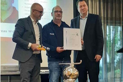 Foto zur Meldung: Andreas Wille mit silberner Ehrennadel des DHB ausgezeichnet