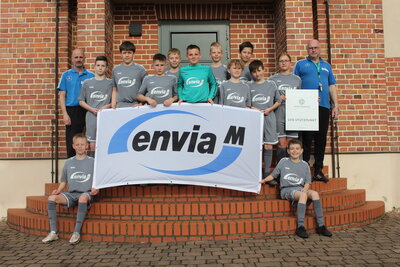 enviaM sponsert Trikotsatz für den DFB Stützpunkt Falkenberg