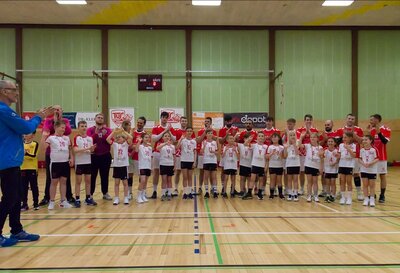 E2-Jugend HandballerInnen des TuS Wesseling werden geehrt (Bild vergrößern)