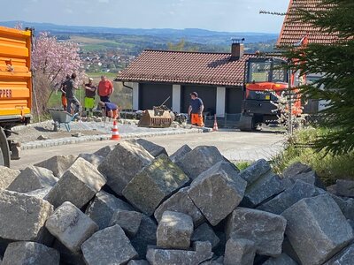 Start zur Sanierung des Friedhofvorplatzes in Fürstenstein