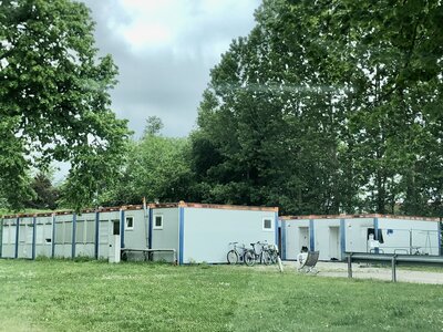 Seit 2016 sind in Ernsgaden in einer Containeranlage Flüchtlinge und Asylbewerber untergebracht. (Bild vergrößern)