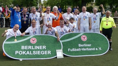 Bild der Meldung: Ü60 verteidigt Pokal, Ü32 scheitert knapp, BWB wieder Berliner Meister