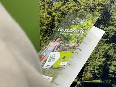 Bad Liebenstein und Thüringer Wald Service GmbH stellen neuen Flyer vor (Bild vergrößern)