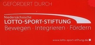 Foto zur Meldung: Neuer Zaun am Boule-Platz gesponsert durch Niedersächsische Lotto-Sport-Stiftung ...