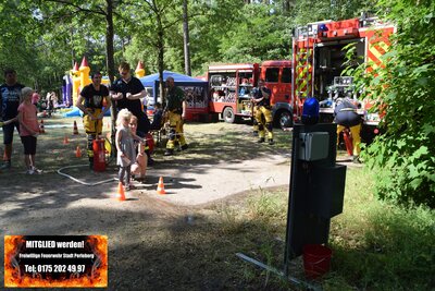 Foto zur Meldung: Freiwillige Feuerwehr Stadt Perleberg präsentiert sich beim Kinder- und Tierparkfest