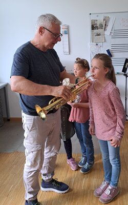 Meldung: Scheermer Kinder erkunden die Welt der Musikinstrumente