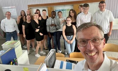 Besonderer Besuch in der Karl Bühler Gemeinschaftsschule: Bundestagsabgeordneter Castellucci zu Gast bei der Klasse 10a