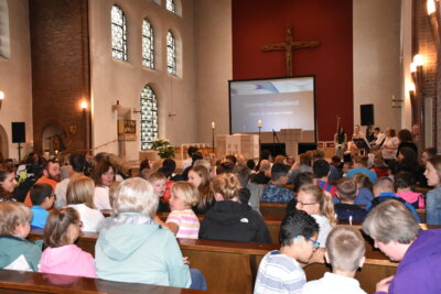 Meldung: Gottesdienst der Schulgemeinde – Ein Bild vom Frieden