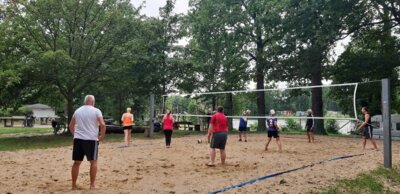 Volleyballanlage im Strandbad neugestaltet (Bild vergrößern)