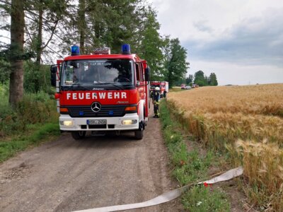 Brand in einem Getreidefeld in Bredelar.