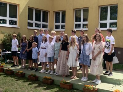 Foto zur Meldung: Ferienstart nach feierlicher Zeugnisausgabe