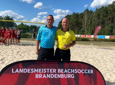 Beachsoccer-Landesmeisterschaft: Schiedsrichter setzen Maßstäbe (Bild vergrößern)