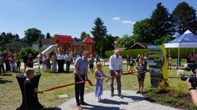 Meldung: Eröffnung des neu gestalteten Spielplatzes sowie der Parkplätze an der Johann-Esche Grundschule