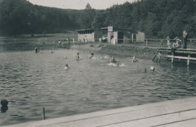 Schon 1930 existierte im Bremketal eine Badestelle (Archiv W. Schuster) (Bild vergrößern)