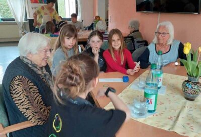 Gegenseitige Wertschätzung kennt kein Alter (Bild vergrößern)