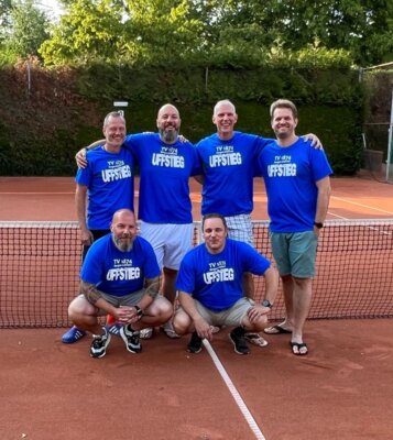 Foto zur Meldung: Tennis Herren 40 feiern Meisterschaft