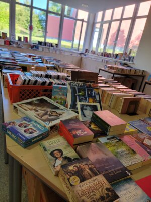 Bücherflohmarkt in der Bibliothek Zielitz - letzte Chance für Schnäppchenjäger (Bild vergrößern)