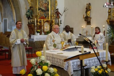 Foto zur Meldung: Unsere Pfarrei gratuliert Pfarrer Sperl zum 70. Geburtstag