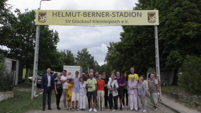 Foto zur Meldung: „Helmut-Berner-Stadion“ in Kleinleipisch eingeweiht