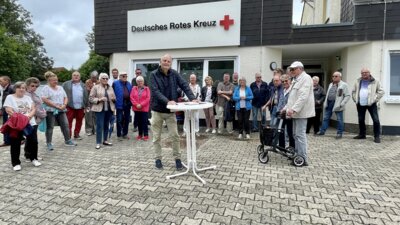 Foto zu Meldung: Neues Format: „Schüttes-Kreisel-Talk“ zu Besuch beim Deutschen Roten Kreuz