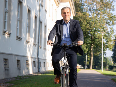 Oranienburgs Bürgermeister Alexander Läsicke unterstützt die Tour de Tolérance, fotografiert von Steffi Rose