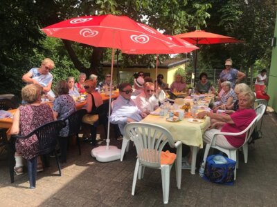 Sommerfest der Selbsthilfegruppe Nienburg der Dt. Rheuma-Liga auf der Terrasse im Nienburger Schwimmbad (Bild vergrößern)
