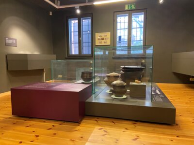 Rolandstadt Perleberg | Der Seddin-Raum im Stadt- und Regionalmuseum Perleberg mit den Nachbildungen der Funde aus dem Königsgrab.