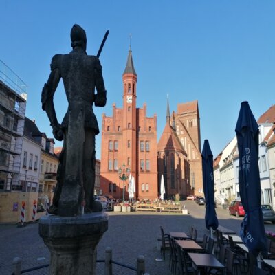 Rolandstadt Perleberg | Blick vom Roland auf das Perleberger Rathaus