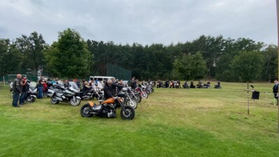 Motorrad-Gottesdienst open-air in Rädel (Bild vergrößern)