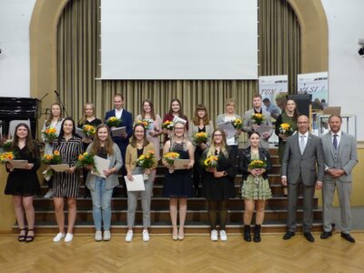Meldung: Verwaltungsfachangestellte in Südbrandenburg feiern erfolgreichen Abschluss - Zeugnisübergabe im Schützenhaus in Beeskow