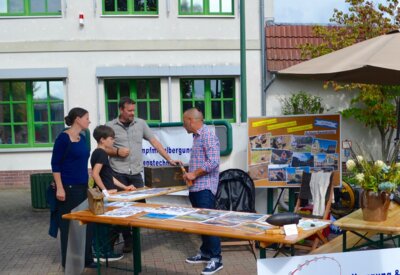 46 Aussteller und Akteure nahmen an der ersten Dorfmesse in Schönwalde teil. Foto: Andreas Staindl (Bild vergrößern)