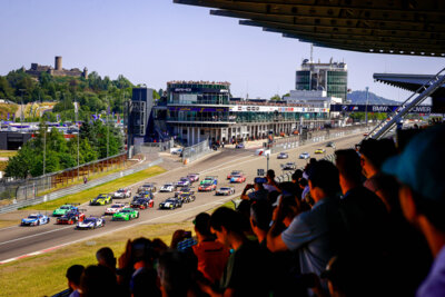 12h Nürburgring: Zwölf Stunden in der grünen Hölle (Bild vergrößern)