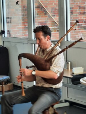 Besuch des Musikers Alwin Paulus (Bild vergrößern)