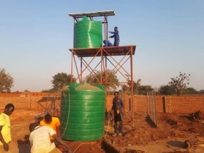 Bau des solarbetriebenen Wasserpumpensystems (Bild vergrößern)