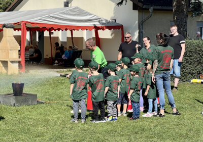 Der 7. Kinder-Brandschutztag des Kreisfeuerwehrverbandes Oberspreewald-Lausitz begeisterte und informierte rund um das Thema Brandschutzerziehung und Arbeit der Feuerwehr. (Bild: Landkreis OSL/Theresa Pusch) (Bild vergrößern)