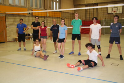 Meldung: Eine junge, dynamische Gruppe beim Volleyball