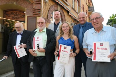 Foto zu Meldung: Dreimal Gold, einmal Silber: Stadt Calau verleiht erneut Ehrennadel