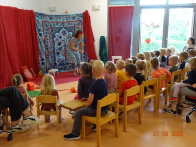 Erzähltheater FABULADRAMA in der Kath. KiTa Kinderarche Kunterbunt Bimbach