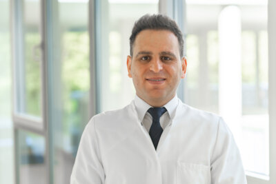 Habib Badwan, Facharzt für Orthopädie und Unfallchirurgie und spezielle Unfallchirurgie mit umfangreichen Erfahrungen in der Unfall- und Wiederherstellungschirurgie ergänzt des Team der Unfall- und Orthopädischen Chirurgie am KHDS
