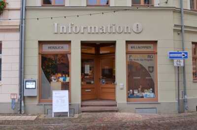 Rolandstadt Perleberg | Außenansicht auf den Eingangsbereich der Stadtinformation, welche zum 1. Oktober geöffnet hat..