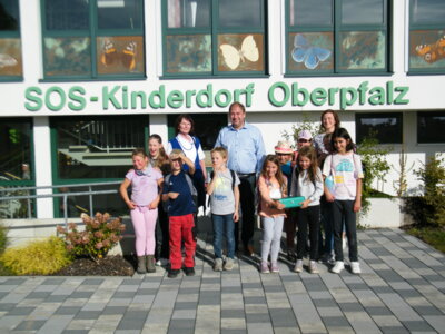 Foto zur Meldung: Schüler spenden für SOS-Kinderdorf Immenreuth