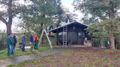 Renovierung von Dach der Schutzhütte und Grillplatz
